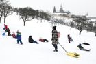 Vyhláška zakazující sáňkování na většině Petřína neplatí, na místě přibydou cedule