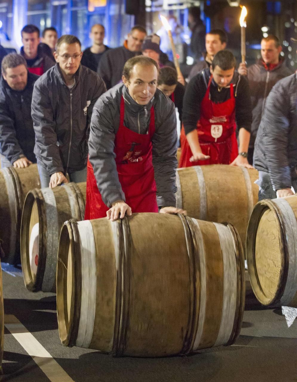 Foto: Ve Francii přivítali nový ročník vína Beaujolais
