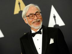 Z mnoha významů ve filmech Hajaa Mijazakiho si kniha vybírá ty, které lze vztáhnout k jeho životu.