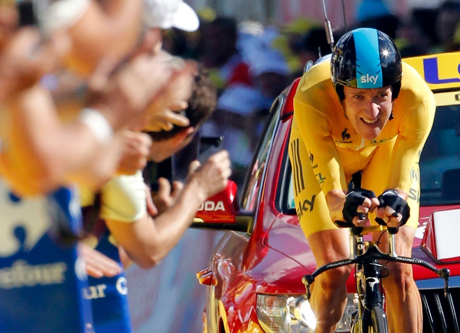 Britský cyklista Bradley Wiggins jede během deváté etapy Tour de France 2012.