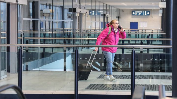 Letišti v Praze chybějí desítky pracovníků. Bezpečnostní kontroly se mohou protáhnout; Zdroj foto: Jakub Plíhal