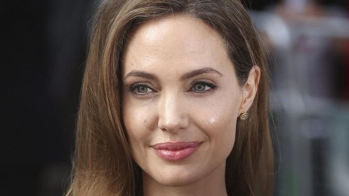 Angelina Jolie na premiéře filmu World War Z v Londýně