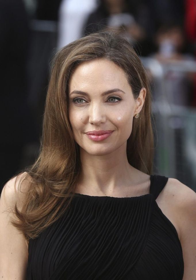 Angelina Jolie na premiéře filmu World War Z v Londýně