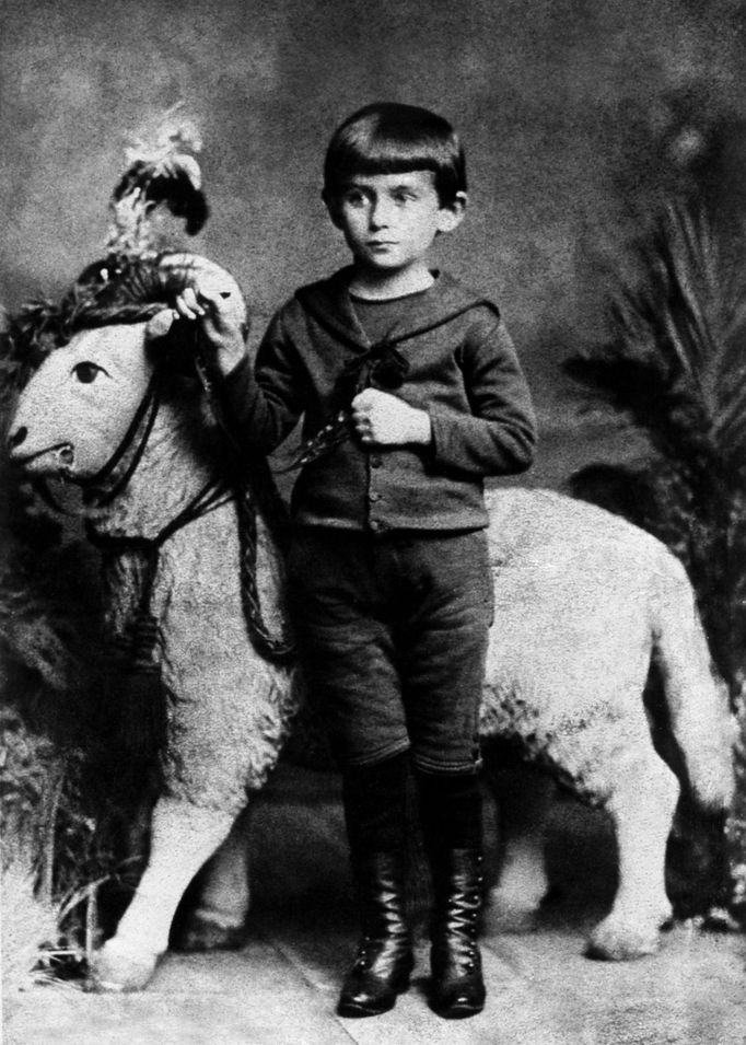 Pětiletého Franze Kafku v roce 1888 vyfotil Moritz Klempfner.