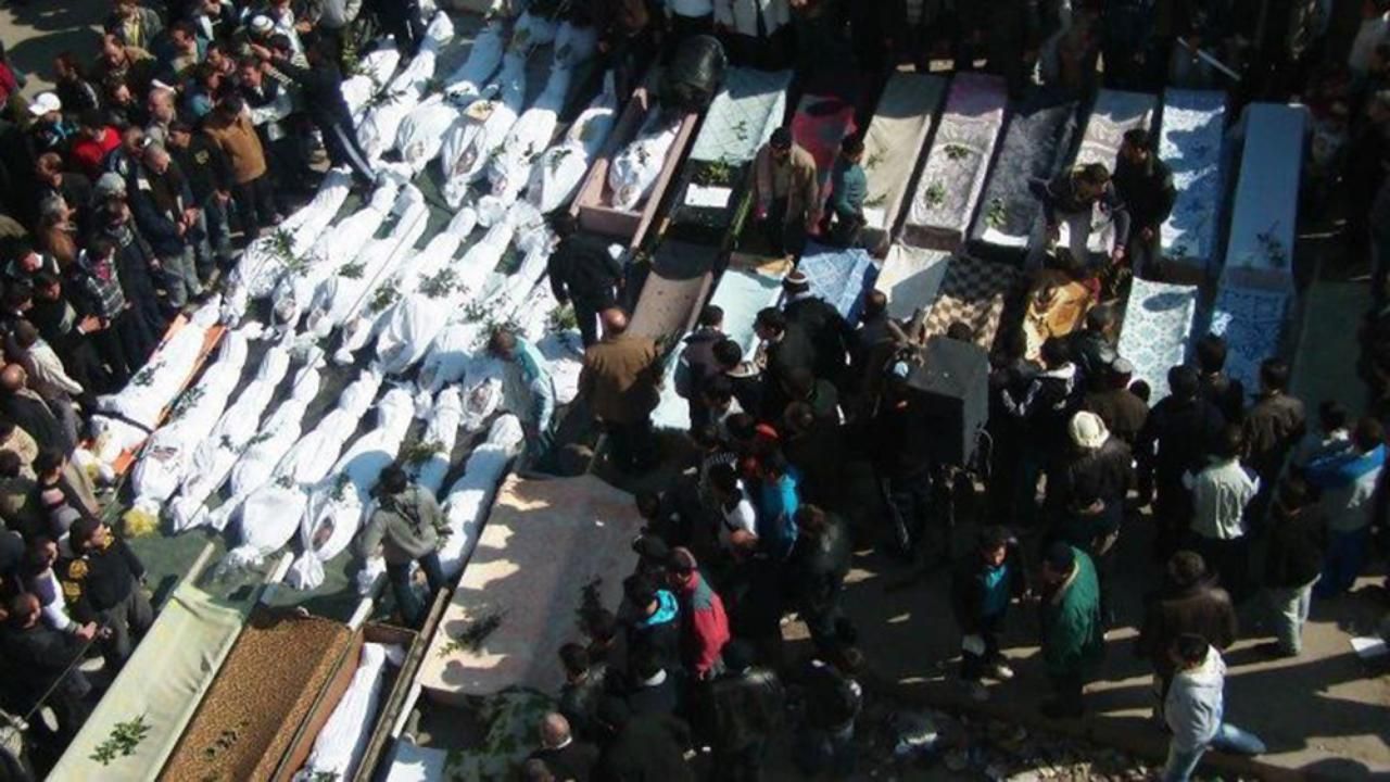 Oběti masakru ve městě Homs