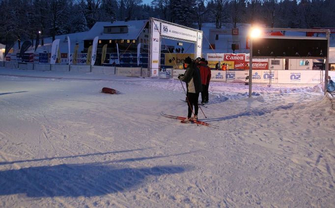 Ráno bylo v Bedřichově pouhých -13 stupňů Celsia,přesto příprava Jizerské 50 nijak nezadrhla.