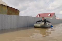 Povodně v Rusku neustávají. Sousední Kazachstán evakuoval téměř 100 tisíc lidí