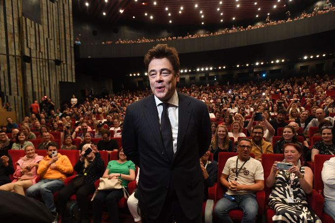 Benicio Del Toro ve Varech.