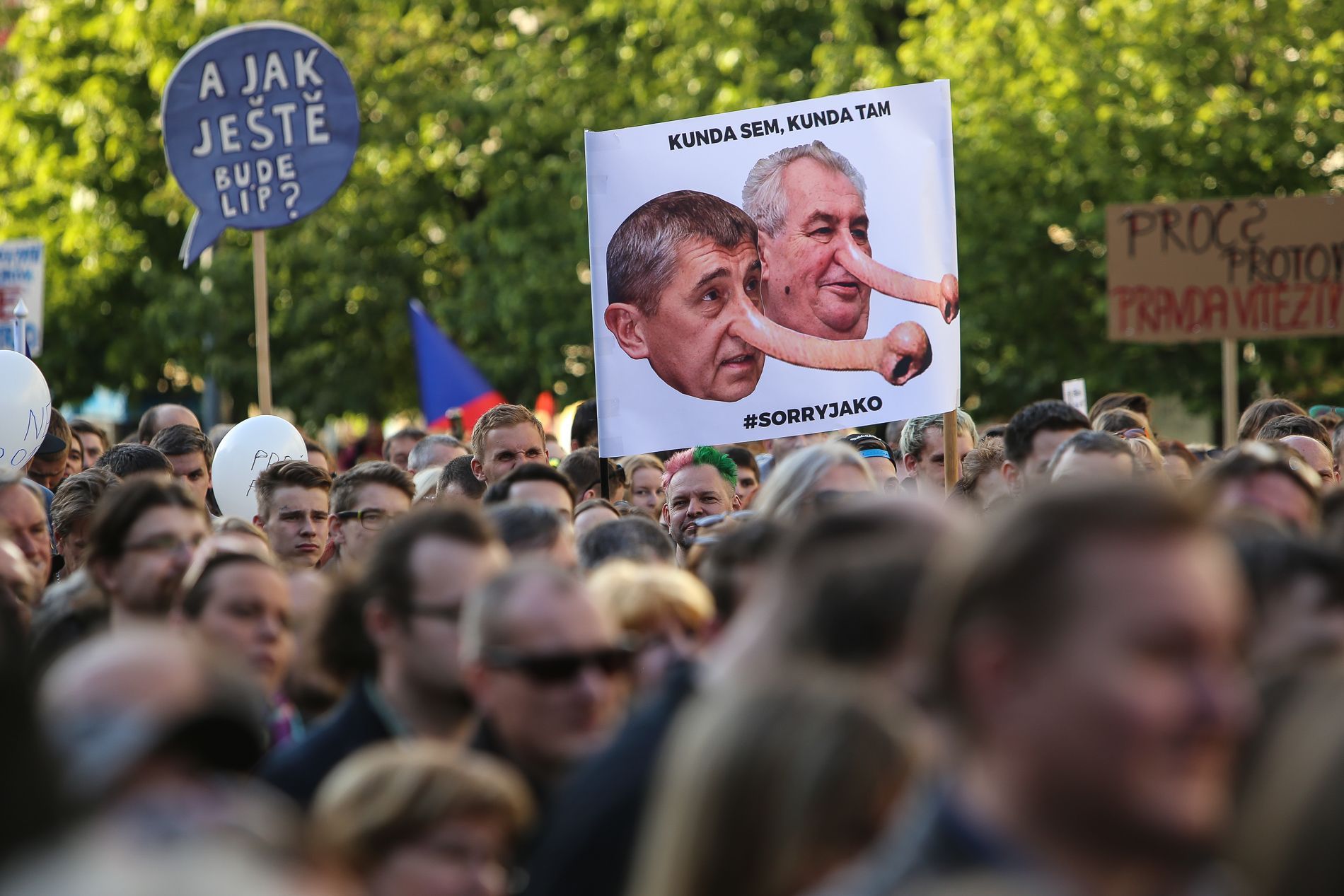 Demonstrace Proč? Proto! na Václavském náměstí proti Babišovi a Zemanovi.