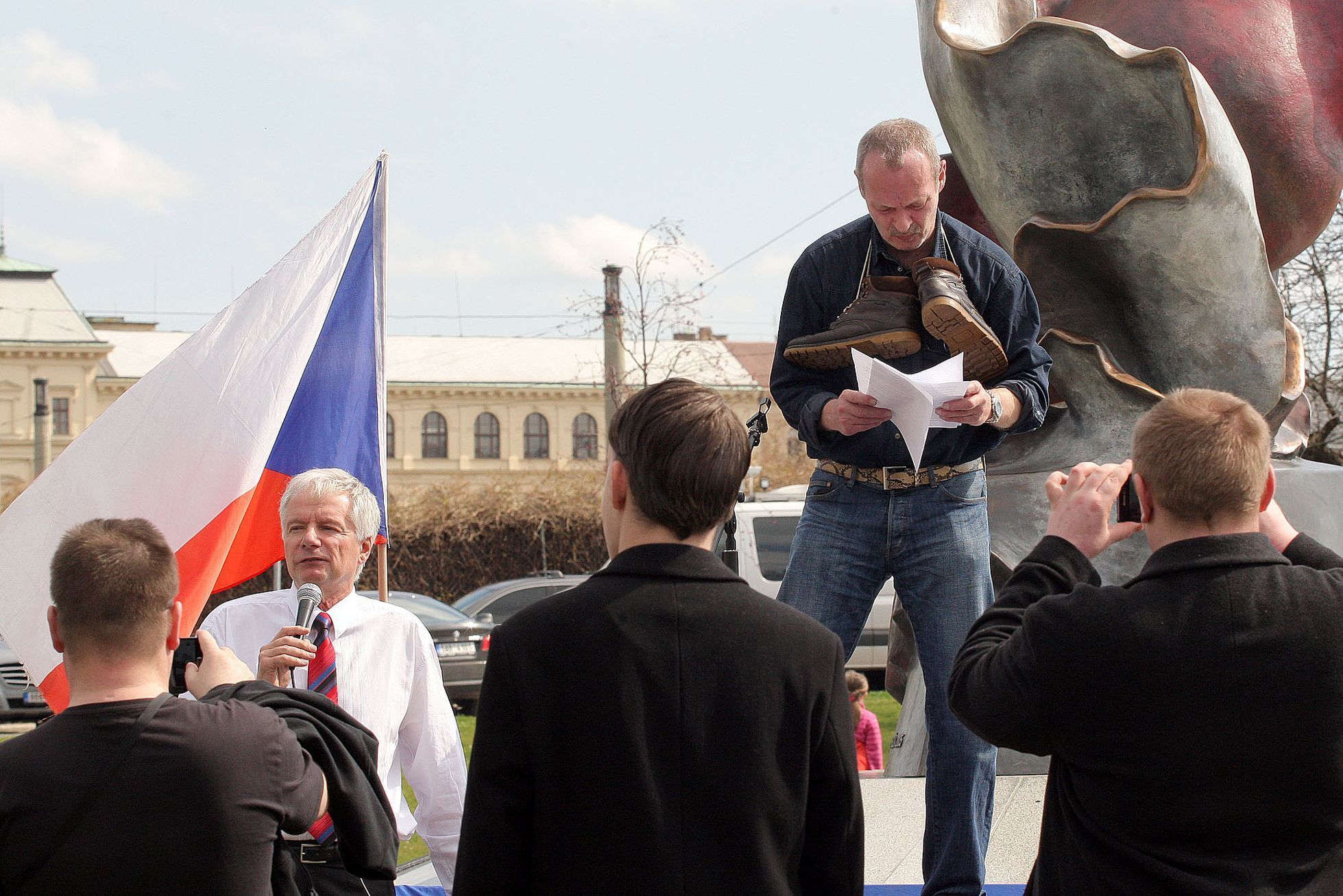 Miroslav Sládek opět na scéně