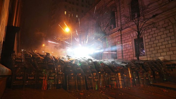 Gruzií dál zmítají protesty. Velvyslankyně v Česku rezignovala