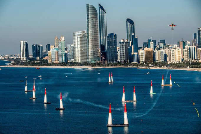 Martin Šonka v závodě Red Bull Air Race v Abú Zábí 2019