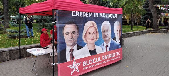 Stánek Vlasteneckého bloku socialistů, komunistů, Srdce a budoucnosti Moldavska. Kišiněv, 26. září 2025.
