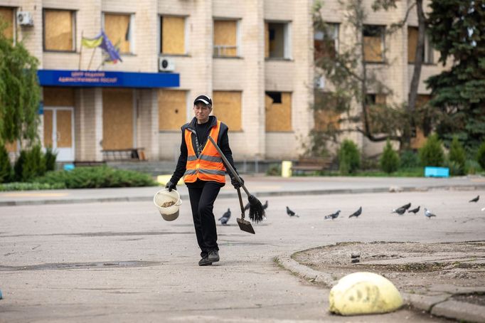 Město Orichiv na jihovýchodě Ukrajiny. Rusové jsou odtud jen pár kilometrů, město rok denně ostřelují a z původních obyvatel jich tu zbyla jen hrstka.