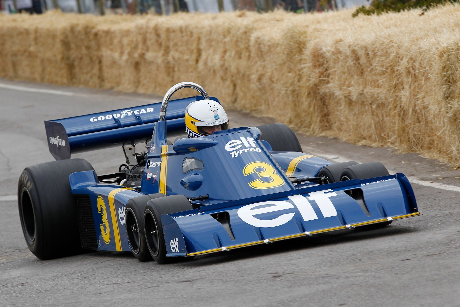 Jody Scheckter v Tyrrellu P34 na Festivalu rychlosti v Goodwoodu