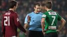 Fotbal, Gambrinus liga, Sparta - Jablonec: David Lafata, rozhodčí Pavel Královec a Filip Novák