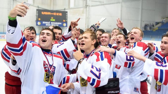 Podívejte se na fotky z vítězného zápasu a následných oslav české hokejové repezentace do 18 let na Memoriálu Ivana Hlinky v Břeclavi.