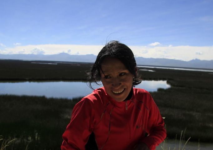 Marathon runner Gladys Tejeda, the first Peruvian athlete who qualified for the 2012 London Olympic Games, takes a rest during her training in the Andean province of Junin May 14, 2012. A private company will take Gladys' mother Marcelina Pucuhuaranga, 69, to London as part of the "Thank you Mom" program. For Pucuhuaranga, who received her first passport, it will be the first time travelling out of Peru. The program will take about 120 mothers of different athletes around the world to attend the games. Tejeda, the youngest of nine children, returned to her hometown to visit her mother and to focus on training where she will run more than 20 km every day in the highlands (over 4,105 meters above sea level). Picture taken May 14, 2012. REUTERS/Pilar Olivares (PERU - Tags: SPORT ATHLETICS OLYMPICS) Published: Kvě. 17, 2012, 7:10 odp.