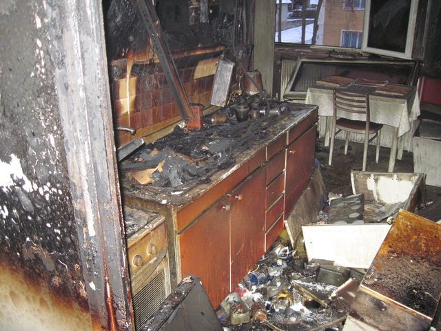 Požár paneláku v Plesné na Chebsku