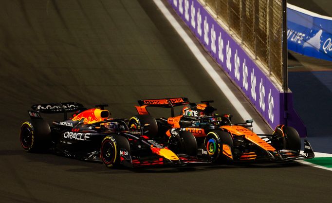Max Verstappen, Red Bull a Oscar Piastri, McLaren ve VC Saúdské Arábie F1 2025