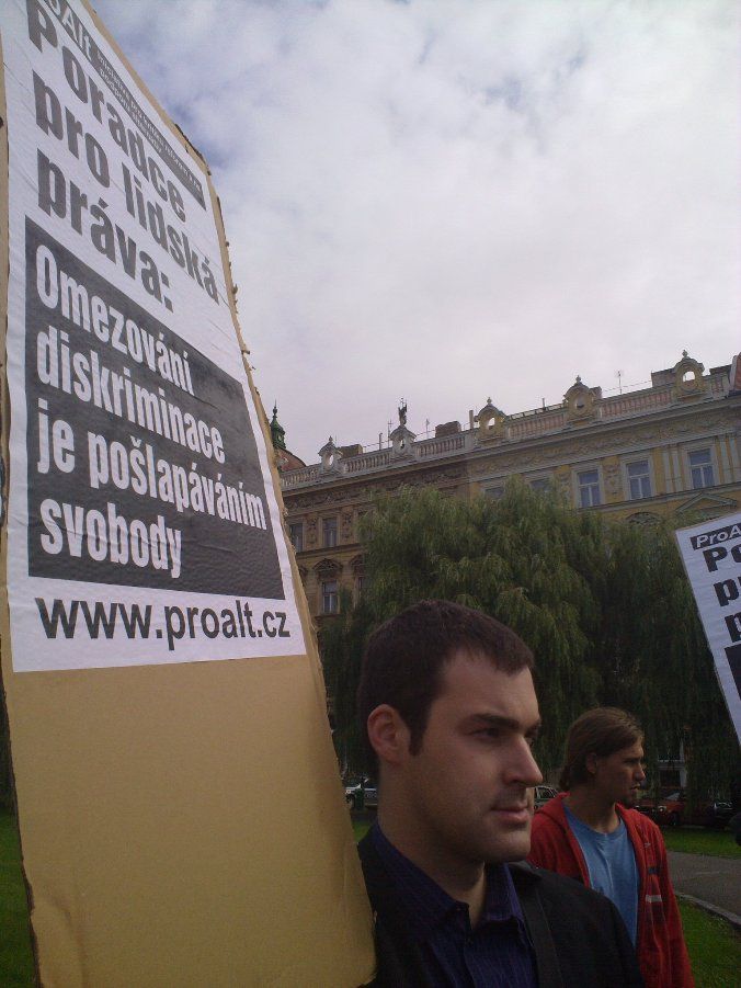 Demonstrace proti Romanu Jochovi
