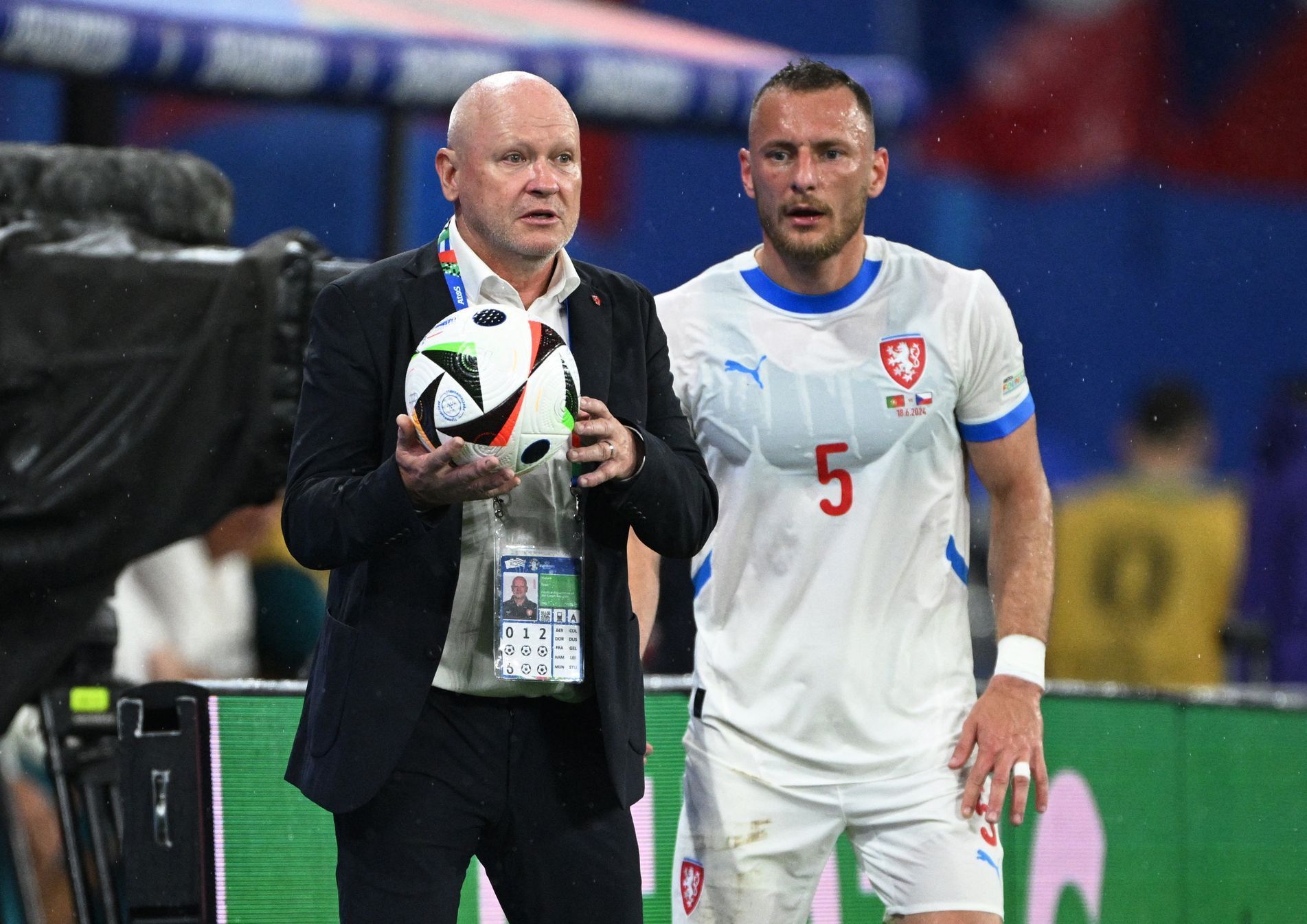 Ivan Hašek a Vladimír Coufal v zápase Eura 2024 Portugalsko - Česko