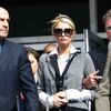 Paris Hiltonová před budovou soudu