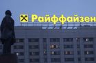 Putin na svatbě a teď lavírování Raiffeisenbank. Rakousko poškozují vazby na Rusko
