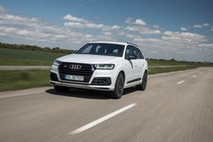 První svezení s Audi SQ7: Naftová raketa se třemi turby uhání stovkou za 4,8 sekundy