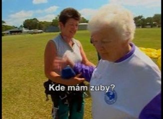 Australanka, která v 90ti skočila padákem