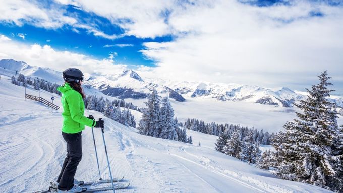 Pokud si nejste jistí svou technikou a v Alpách jste nikdy dříve nebyli, zkuste se zapsat na kurzy s certifikovanými instruktory. V St. Johannu se nachází hned tři lyžařské školy.