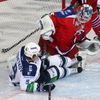 Hokej, KHL, Lev Praha - Dynamo Moskva: Petri Vehanen  - Alexej Cvetkov
