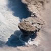 Erupce sopky Raikoke na Kurilských ostrovech v Tichém oceánu