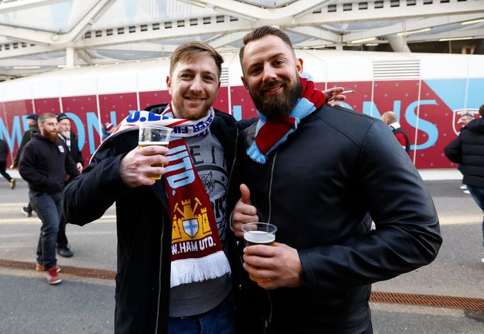 Soccer Football - Europa League - Quarter Final - First Leg - West Ham United v Olympique Lyonnais - London Stadium, London, Britain - April 7, 2022  West Ham United fans