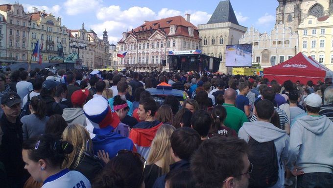 Staroměstské náměstí zaplavily tisícovky fanoušků
