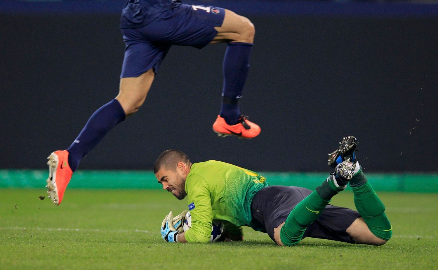 Fotbal, Liga mistrů, Paris St Germain - Barcelona:  Victor Valdés