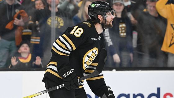 NHL: Pittsburgh Penguins at Boston Bruins hokej, Pavel Zacha