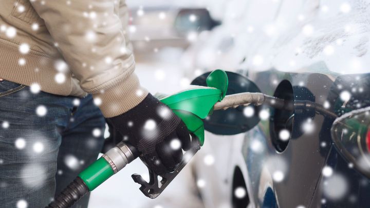Do Vánoc ještě o korunu dolů. Zlevňování na čerpacích stanicích pokračuje; Zdroj foto: iStock