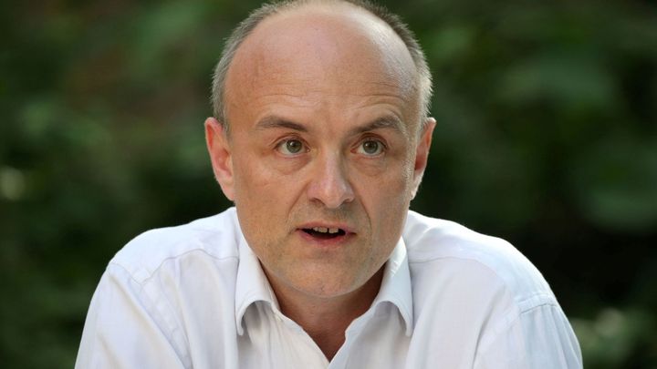 Architekt brexitu Cummings, který porušil karanténu, odstoupil z funkce