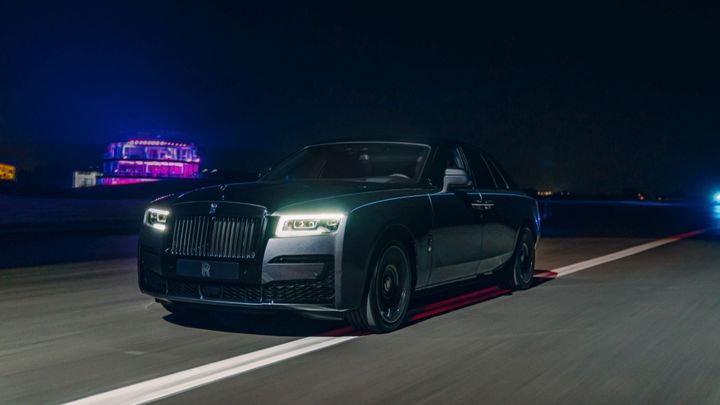 Jak se řídí miliardářské alter ego? Exkluzivní jízda s Rolls-Roycem Ghost Black Badge; Zdroj foto: Rolls-Royce
