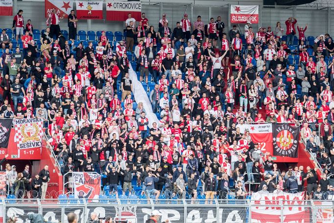 Fanoušci Slavie ve 4. kolo nadstavby Fortuna:Ligy Baník - Slavia