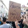 Pochod Amnesty International proti rozhodnutí amerického nejvyššího soudu v otázce potratů