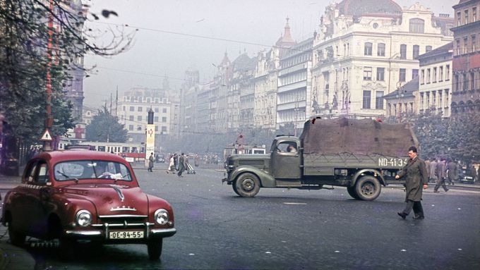 "Šedivé" Československo v barvě. Neznámé fotky z maďarského archivu