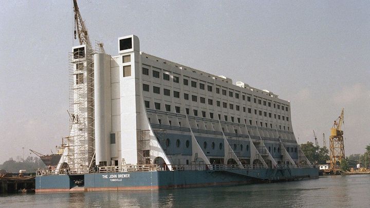 Australský sen skončil v Severní Koreji. Divoký příběh prvního plovoucího hotelu; Zdroj foto: Profimedia.cz