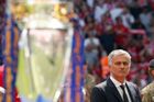 José Mourinho vedl United poprvé v soutěžním zápase. Manchester získal Community Shield do nedělního zápasu dvacetkrát, což jej řadí na pomyslnou první příčku.