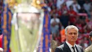 José Mourinho vedl United poprvé v soutěžním zápase. Manchester získal Community Shield do nedělního zápasu dvacetkrát, což jej řadí na pomyslnou první příčku.