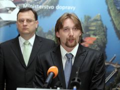 Ministr dopravy Pavel Dobeš (VV) trvá na miliardách navíc.