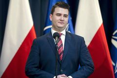 Polská "aféra Misiewicz" nabírá obrátky. Mladý "floutek" štěpí polskou vládní stranu