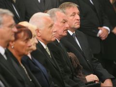 Pohřbu se zúčastnil prezident Václav Klaus,předseda senátu Přemyl Sobotka i premiér Mirek Topolánek