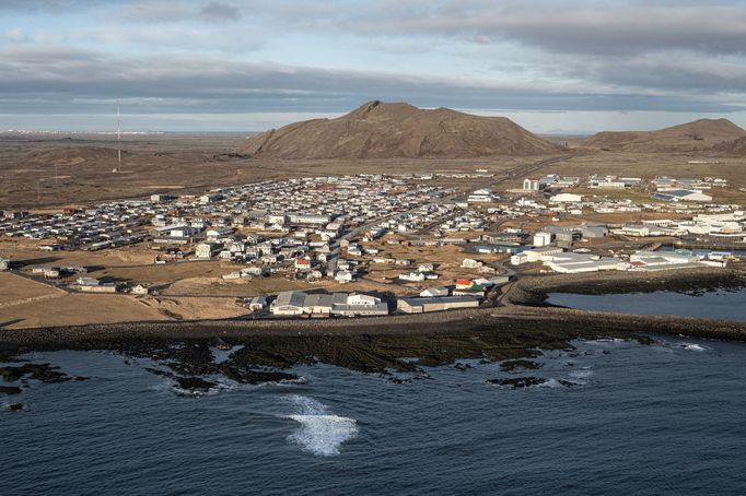 Vesnice Grindavík leží přímo pod islandským vulkánem.